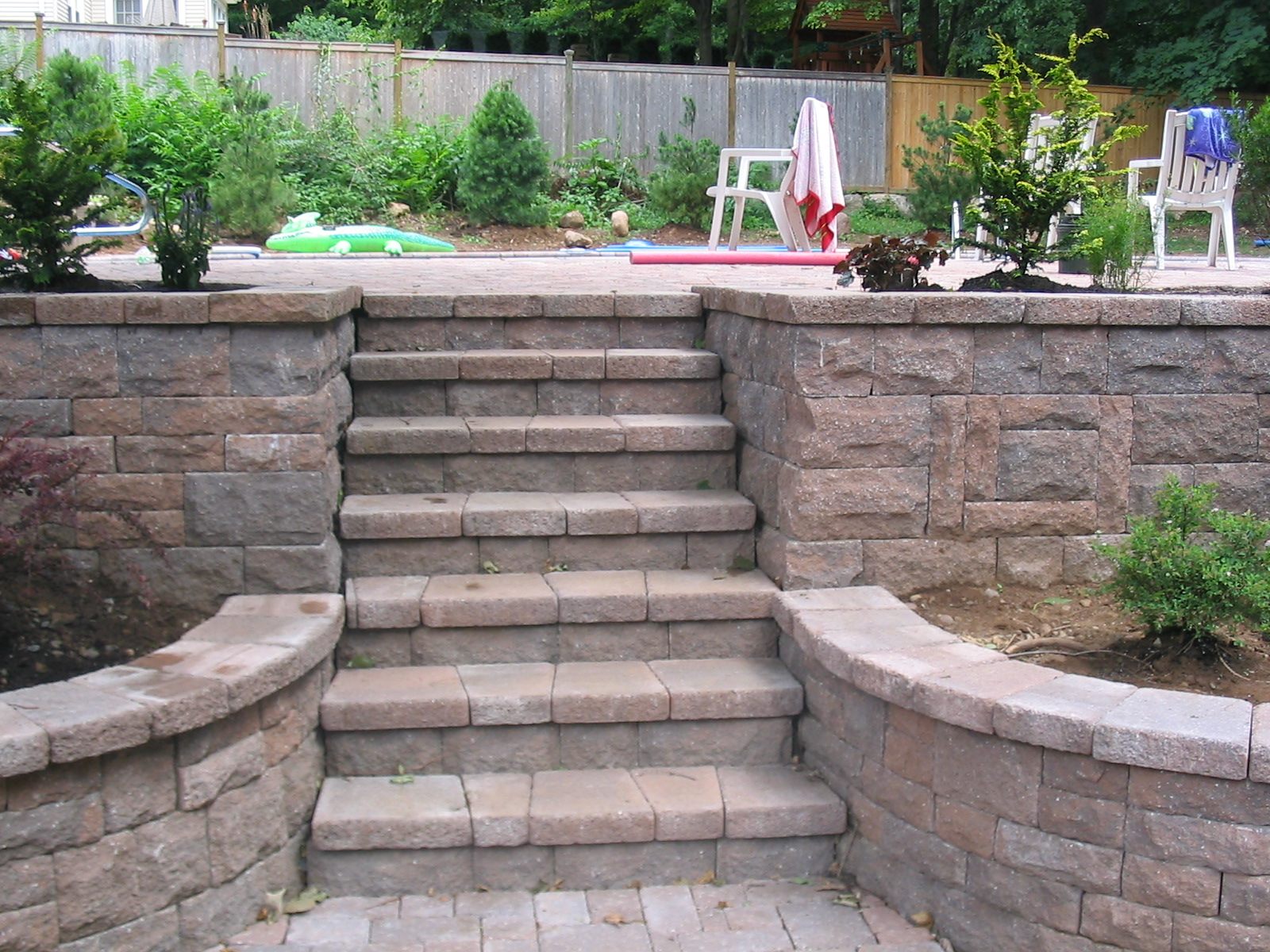 patio-and-turkeys-004